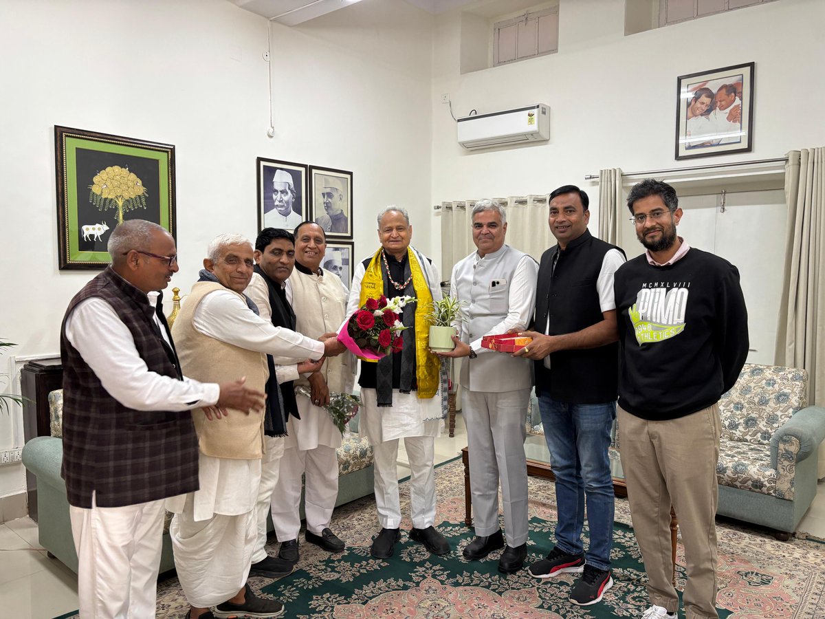 ashokgehlot51's tweet image. आज जयपुर आवास पर भरतपुर के नवनियुक्त जिला अध्यक्ष श्री दिनेश सूपा एवं डीग के नवनियुक्त जिला अध्यक्ष श्री राजीव सिंह ने शिष्टाचार भेंट की।

इस अवसर पर दोनों जिला अध्यक्षों को नई जिम्मेदारी के लिए बधाई एवं भविष्य के लिए शुभकामनाएं दीं।