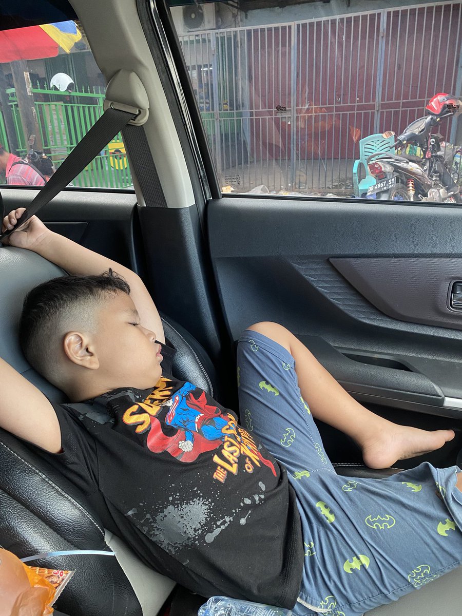 arcane4you's tweet photo. kayaknya beginimi juga yang naliat dulu bapakku kalau saya tidur di mobil wkwkwk https://t.co/t2bsA3ujpY
