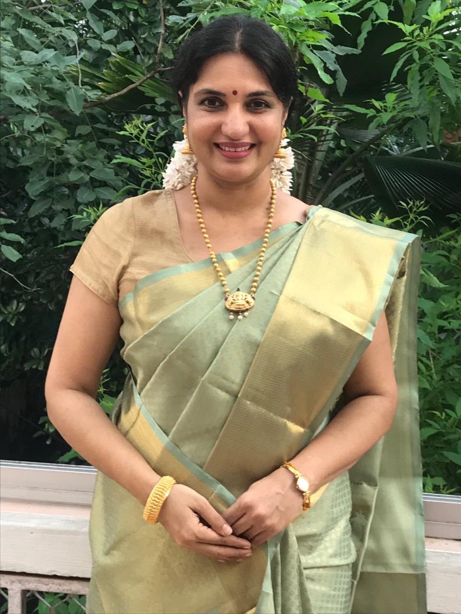 murugavelkl's tweet photo. #Hapybirthday @SukanyaActor madam 🎂🎂💐💐 https://t.co/3C7UyPiFfB