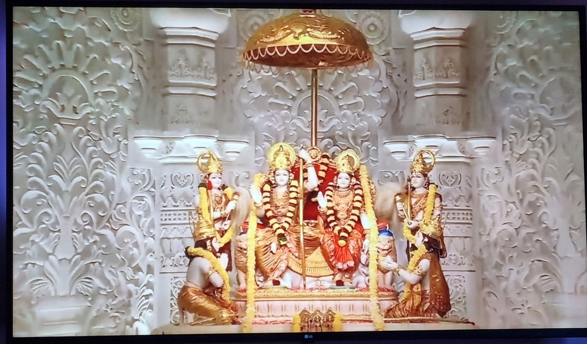 SingChaupai's tweet image. Feeling blessed to witness this moment 😇🙏🚩
#dharamdhwaja #jaisiyaram #JaiShriRam