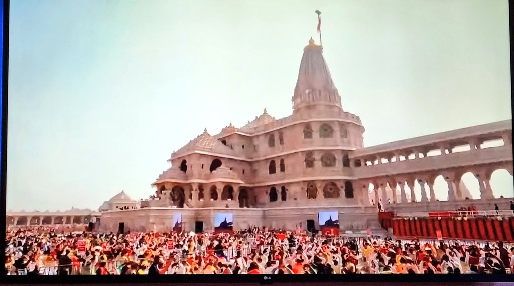 SingChaupai's tweet image. Feeling blessed to witness this moment 😇🙏🚩
#dharamdhwaja #jaisiyaram #JaiShriRam