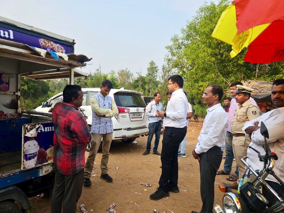 Ganjam_Admin's tweet image. ଜିଲ୍ଲାପାଳ, ଗଞ୍ଜାମ ଆଜି ବଟେଶ୍ୱର ବେଳାଭୂମି ଗସ୍ତ କରି ପର୍ଯ୍ୟଟନ ସ୍ଥଳକୁ ପ୍ଲାଷ୍ଟିକ୍ ମୁକ୍ତ ଓ ଆବର୍ଜନାମୁକ୍ତ ସ୍ୱଚ୍ଛ ପରିବେଶ ସୁନିଶ୍ଚିତ କରିବାକୁ ବିଭାଗୀୟ ଅଧିକାରୀଙ୍କୁ ପରାମର୍ଶ ଦେଇଥିଲେ।
@CMO_Odisha 
@IPR_Odisha