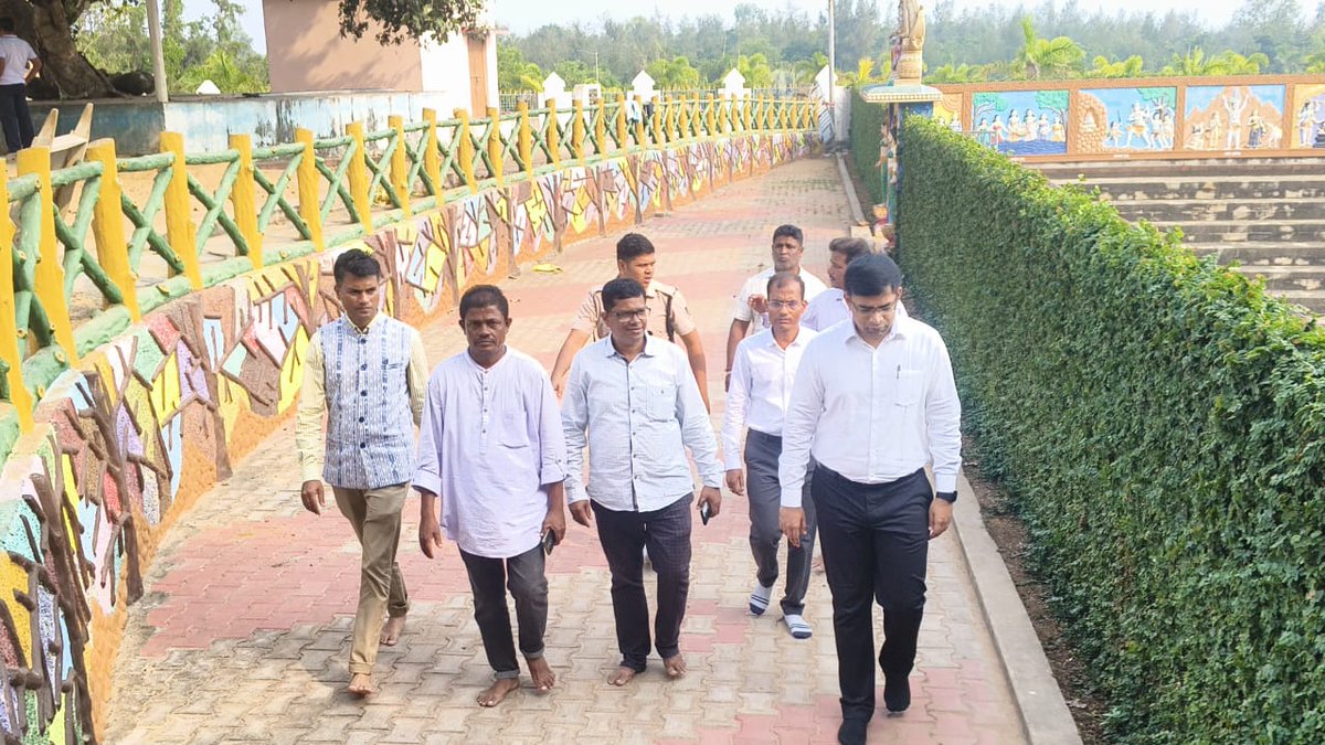 Ganjam_Admin's tweet image. ଜିଲ୍ଲାପାଳ, ଗଞ୍ଜାମ ଆଜି ବଟେଶ୍ୱର ବେଳାଭୂମି ଗସ୍ତ କରି ପର୍ଯ୍ୟଟନ ସ୍ଥଳକୁ ପ୍ଲାଷ୍ଟିକ୍ ମୁକ୍ତ ଓ ଆବର୍ଜନାମୁକ୍ତ ସ୍ୱଚ୍ଛ ପରିବେଶ ସୁନିଶ୍ଚିତ କରିବାକୁ ବିଭାଗୀୟ ଅଧିକାରୀଙ୍କୁ ପରାମର୍ଶ ଦେଇଥିଲେ।
@CMO_Odisha 
@IPR_Odisha