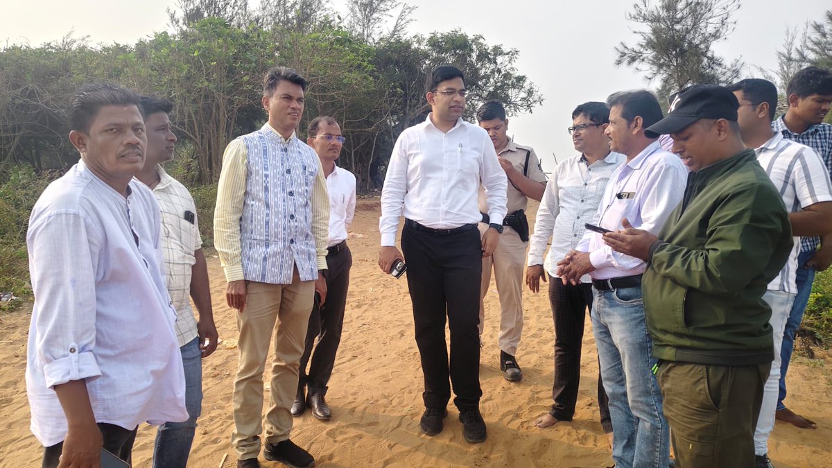 Ganjam_Admin's tweet image. ଜିଲ୍ଲାପାଳ, ଗଞ୍ଜାମ ଆଜି ବଟେଶ୍ୱର ବେଳାଭୂମି ଗସ୍ତ କରି ପର୍ଯ୍ୟଟନ ସ୍ଥଳକୁ ପ୍ଲାଷ୍ଟିକ୍ ମୁକ୍ତ ଓ ଆବର୍ଜନାମୁକ୍ତ ସ୍ୱଚ୍ଛ ପରିବେଶ ସୁନିଶ୍ଚିତ କରିବାକୁ ବିଭାଗୀୟ ଅଧିକାରୀଙ୍କୁ ପରାମର୍ଶ ଦେଇଥିଲେ।
@CMO_Odisha 
@IPR_Odisha