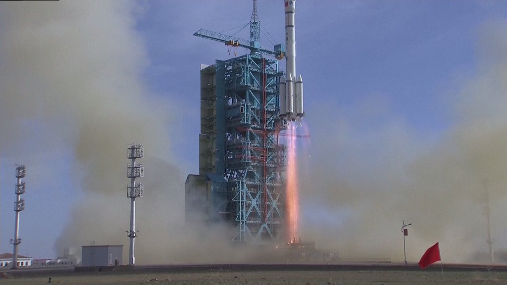 CCTVAsiaPacific's tweet image. 🚀#China launched the #Shenzhou22 #spaceship from the Jiuquan Satellite Launch Center in northwest China on Tuesday, marking the first emergency launch mission in the country&apos;s manned space program. The launch came after the Shenzhou-20 spacecraft was struck by space debris,…