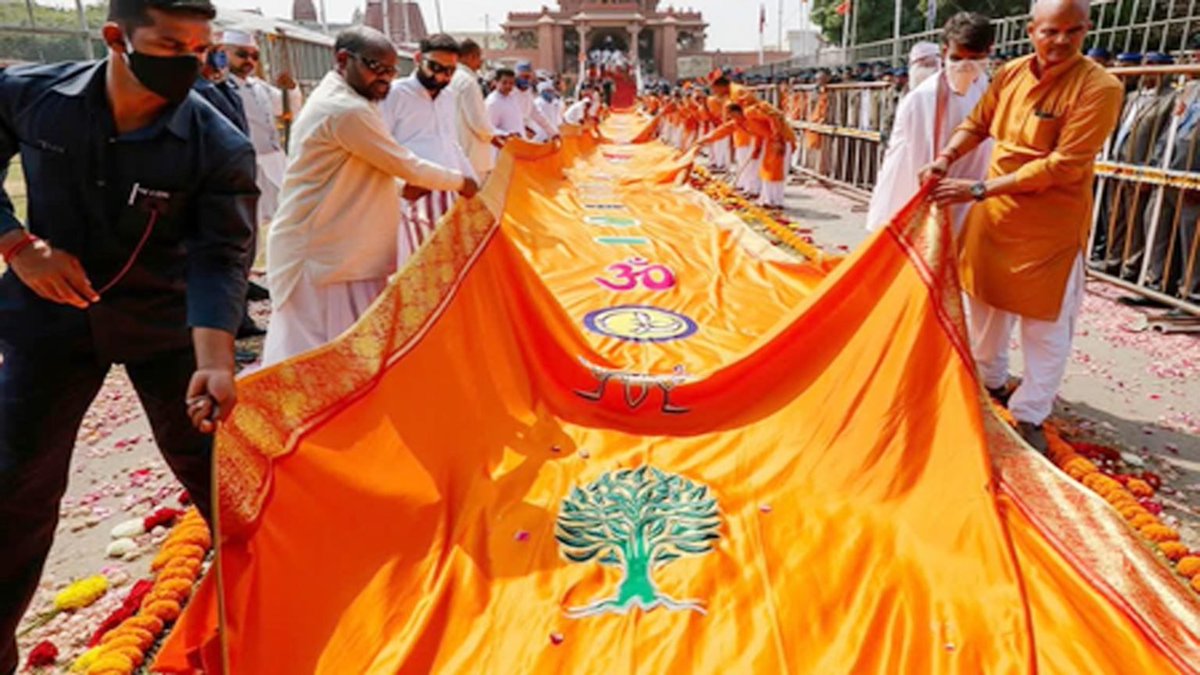 sansad_tv's tweet image. Ayodhya: Pictures of ‘Dharma Dhwaja’ emerge ahead of grand flag-hoisting ceremony by PM @narendramodi 

#PMModiVisit #UttarPradesh #Ayodhya #RamMandir #AyodhyaRamMandir #RamLalla #Dhwajarohan2025 #RamJanmabhoomi @myogioffice
