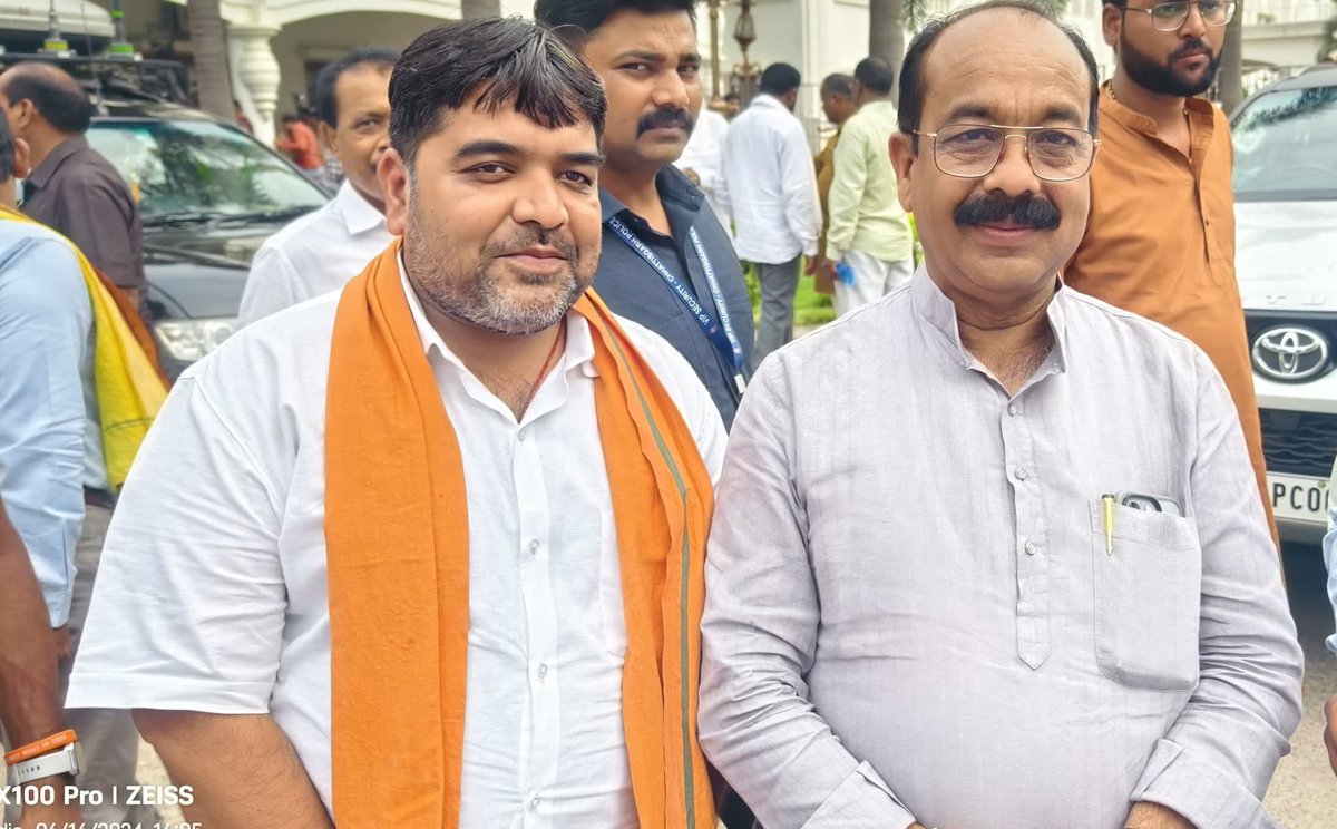 विपक्ष में #छत्तीसगढ़ भाजपा के कर्मठ प्रदेश अध्यक्ष रहे, प्रदेश के #उपमुख्यमंत्री एवं लोरमी विधानसभा के लोकप्रिय विधायक श्री <a href="/ArunSao3/">Arun Sao</a>जी को जन्मदिन की हार्दिक बधाई एवं ढेर सारी शुभकामनाएं ।
ईश्वर से आपके उत्तम स्वास्थ एवं मंगलमय जीवन की कामना करता हूं। <a href="/BJP4India/">BJP</a> <a href="/vishnudsai/">Vishnu Deo Sai</a>