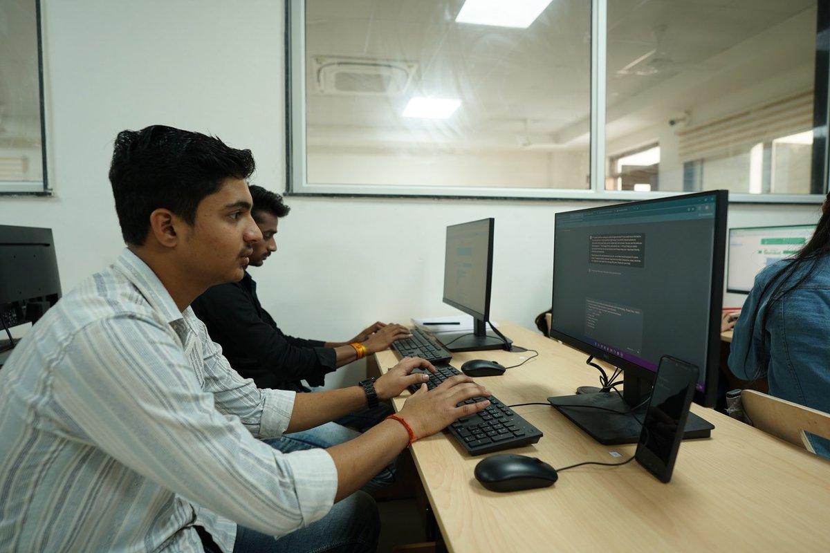 corechain_devs's tweet image. Onboarding Next Wave of Web3 Builders  🚀

The Core Connect Campus Edition Workshop at Chirayu University, India introduced students to Web3 and blockchain fundamentals, and guided them on how to build dApps on @Coredao_Org 🏗️🔶