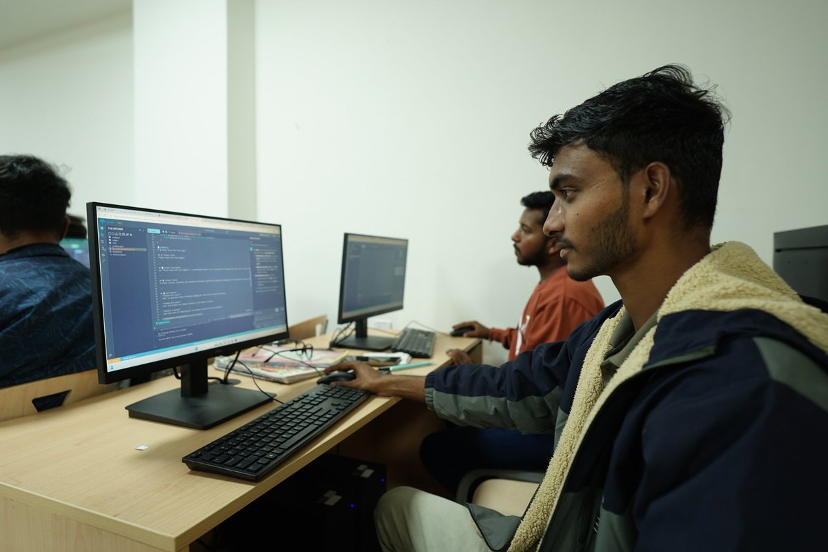corechain_devs's tweet image. Onboarding Next Wave of Web3 Builders  🚀

The Core Connect Campus Edition Workshop at Chirayu University, India introduced students to Web3 and blockchain fundamentals, and guided them on how to build dApps on @Coredao_Org 🏗️🔶
