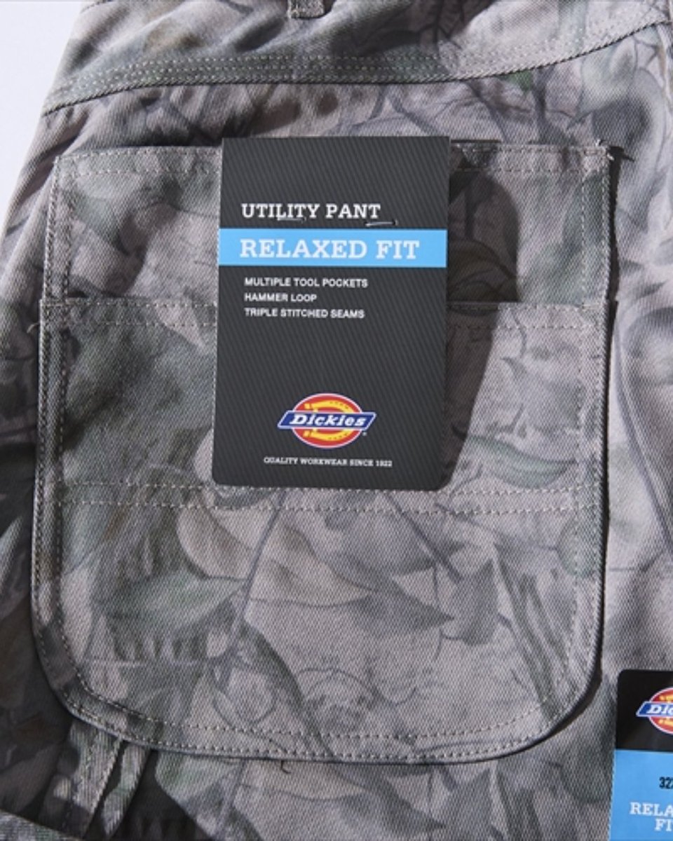 【Dickies／2053 Model Double Knee Utility Pant MN】MIN-NANOの中津川吾郎氏がディレクションを手掛ける人気シリーズの第2弾。ディッキーズの定番モデルである“2053”に、リアルツリーカモの迷彩パターンを落とし込んだのがポイント。
goout.jp/item/DCK251003…