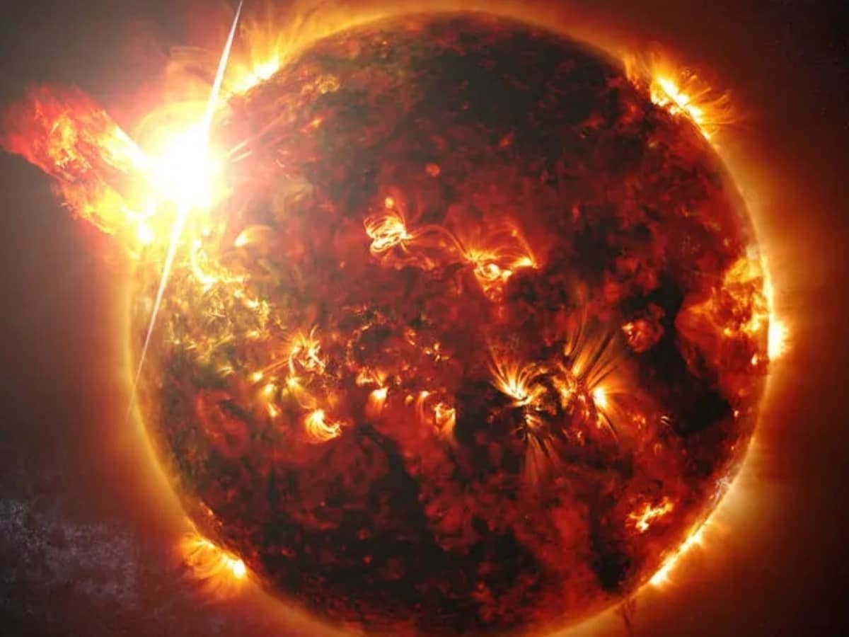 ravindra8604's tweet photo. Scientists ne pehli baar Solar System ke bahar CME (Coronal Mass Ejection) detect ki — red dwarf StKM 1-1262 se. LOFAR aur XMM-Newton ne 2400 km/s blast capture kiya, jo stellar CMEs ke real hone aur exoplanet atmospheres ke risk ko confirm karta hai.
#CME #SpaceScience #Astronom https://t.co/NPvBpp1NGO