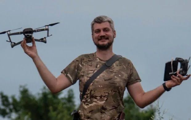 hungrycat_tr's tweet photo. На щиті.

Михайло Кучеренко, "Поліглот". Ще з 2014-го долучився до війська, воював у ДАП, і всі ці роки був задіяний у обороні нашої країни. А вчора вже офіційно дізнались, що загинув на Харківщині.

Честь воїну. https://t.co/fC2m3SSIzm