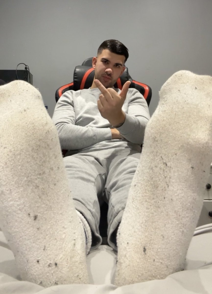 I own your pathetic life. You live for me😂🫰🏽