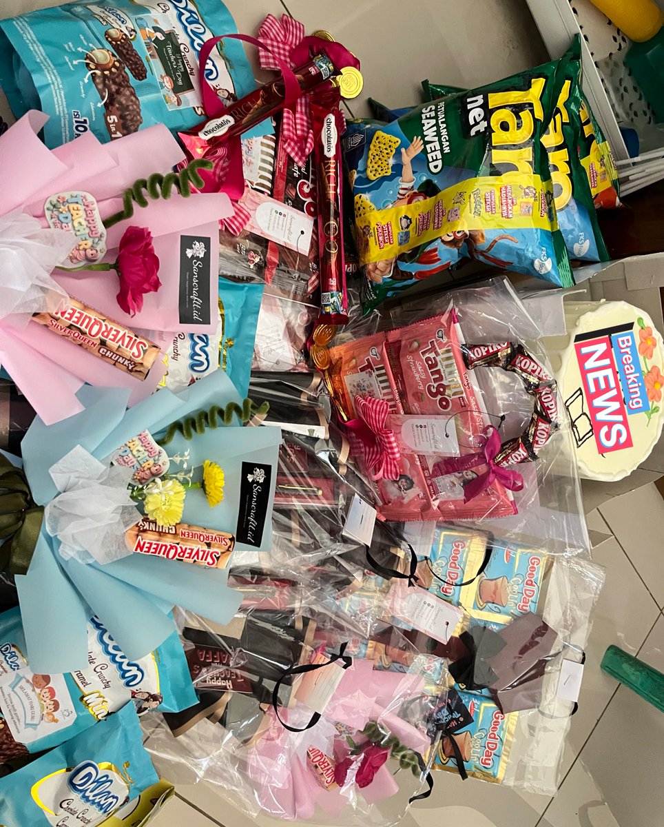 showishie's tweet image. proud to be a teacher &amp;lt;333 HAHA loffya!
HAVE A BEAUTIFUL TEACHER’S DAY xixixi