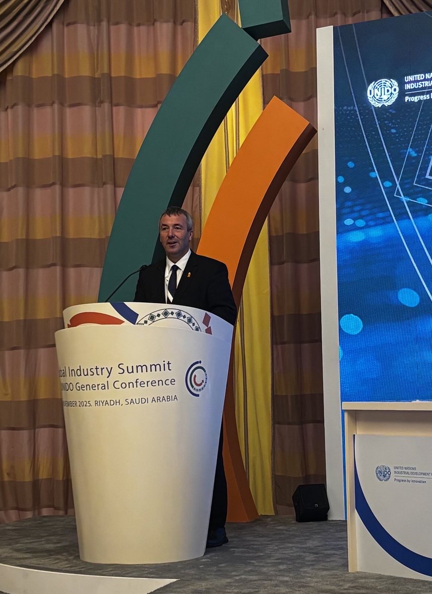 GermanyUNVienna's tweet image. 🔑 Green hydrogen holds the key to a just energy transition #H2 
🇩🇪 PStS Saathoff gave a keynote speech @UNIDO side event, exploring with experts how sustainable industry can be powered by clean innovation.⚡🌱 
#JustEnergyTransition #GreenHydrogen #SustainableIndustry #UNIDOGC21