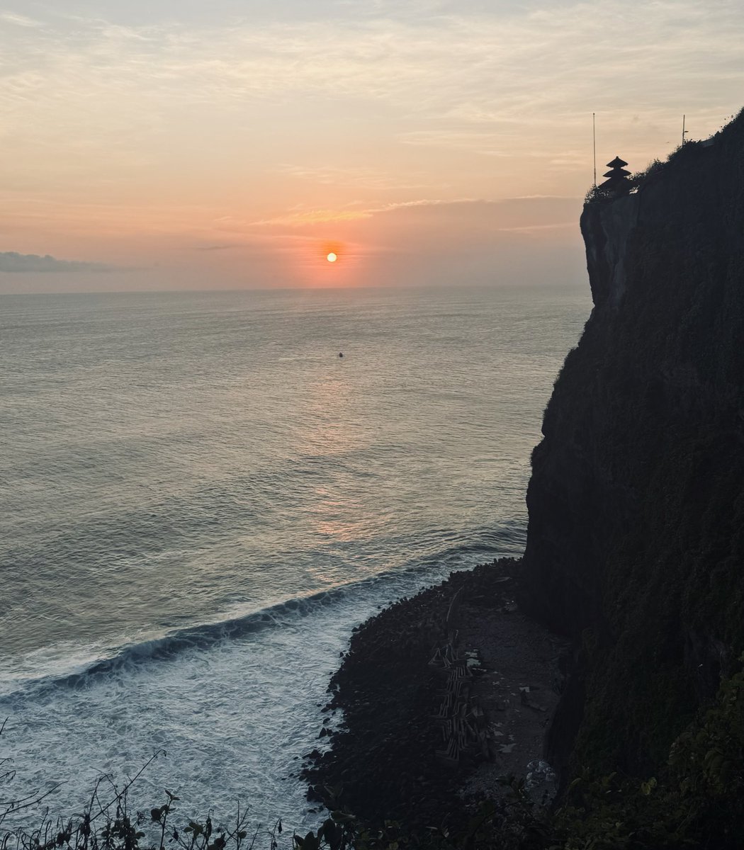 inesscrypto's tweet image. Good morning, everyone 💭

The greatest skill you can develop is decreasing the time between an idea and its execution. 

If you have an idea, don’t delay it. 

Write it down and make a plan. 

You are just one idea away from changing your entire destiny.