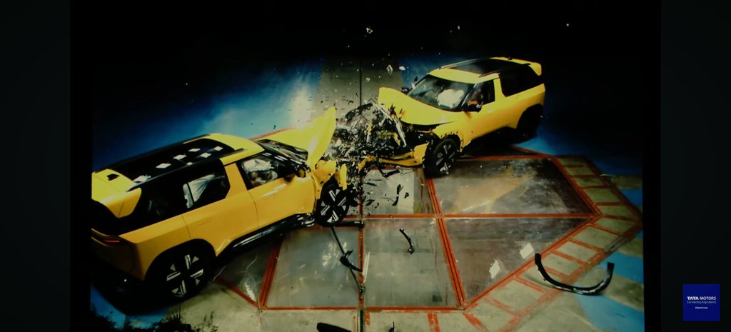 aakash_tweetss's tweet photo. #TataSierra 💥 First time in India!
Tata crash-tested two Sierra SUVs head-on against each other — a real-world safety test never done before here.
Shows massive confidence in the Sierra’s structure and its 5-star safety focus.
#TataSierra #TataMotors #SafetyFirst https://t.co/jr6PwAAD2i