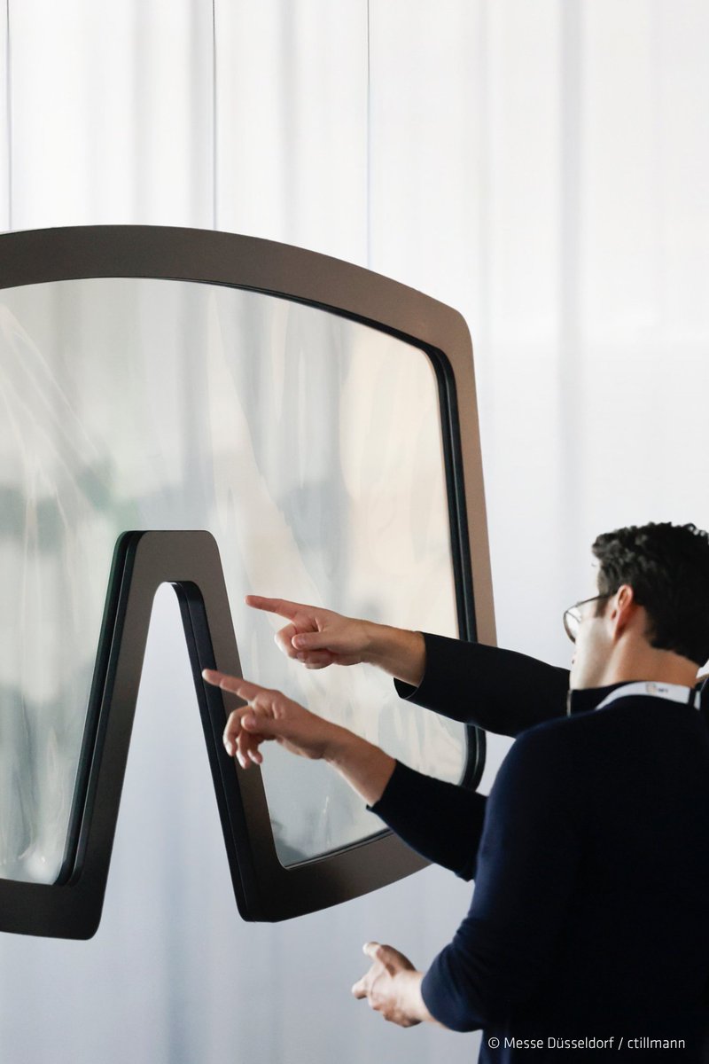 Whether in displays or AR glasses – glass plays a key role in modern media technology.📱

Its unique properties make it the preferred material for displays, screens and augmented reality glasses.

👉shorturl.at/YYuwQ

#WeAreGlass #glasstec2026