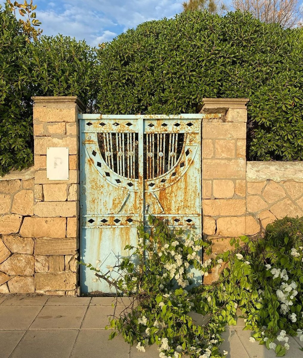 pantelischio's tweet image. #Doorsandwindows