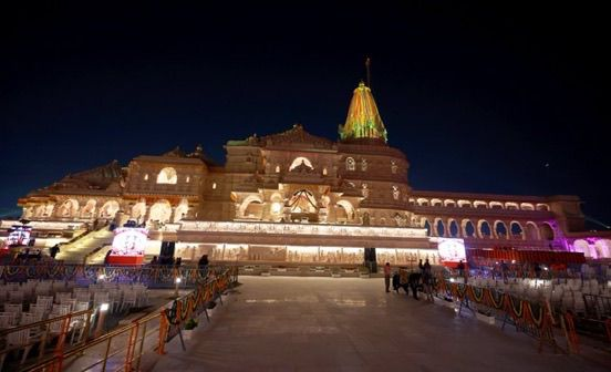 DDChandanaNews's tweet image. ಧ್ವಜಾರೋಹಣ ಉತ್ಸವಕ್ಕೂ ಮುನ್ನ ನಿನ್ನೆ ರಾತ್ರಿ ಅಯೋಧ್ಯೆಯ ಶ್ರೀ ರಾಮ ಜನ್ಮಭೂಮಿ ಮಂದಿರವು ಪ್ರಕಾಶಮಾನವಾದ ವೈಭವದಿಂದ ಬೆಳಗಿತು. ಭಕ್ತಿ, ಭವ್ಯತೆ ಮತ್ತು ಐತಿಹಾಸಿಕ ಆಚರಣೆಯ ಚೈತನ್ಯವನ್ನು ಪ್ರತಿಬಿಂಬಿಸುತ್ತದೆ. ಈ ದೈವಿಕ ದೃಶ್ಯವು ಲಕ್ಷಾಂತರ ಜನರಿಗೆ ಪವಿತ್ರ ಕ್ಷಣದ ಆರಂಭವನ್ನು ಗುರುತಿಸಿತು.
#PMModiVisit #UttarPradesh #Ayodhya