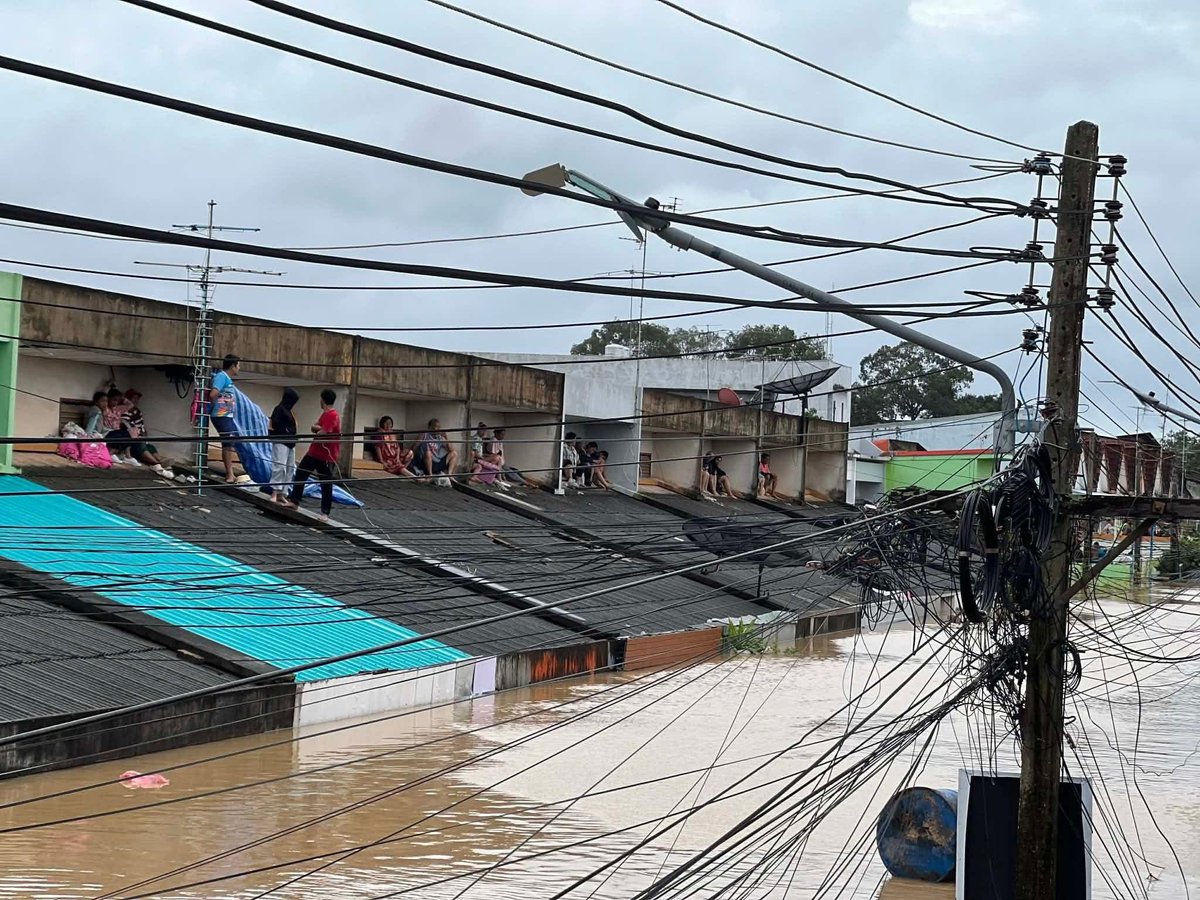 hellopatto's tweet image. ฝากแชร์ค่ะ เร่งติดต่อเบอร์ 099-091-9235 (แบตจะหมดแล้วค่ะ) โทรหาหลายหน่วยงานแล้วไม่ติดเลยซักเบอร์

มีผู้ป่วยติดเตียง กับคนติดอยู่ 8 คน

ขอความช่วยเหลือเร่งด่วนมากค่ะ พิกัด179 ถนนมงคลประชา2 (เขต8)

 #น้ำท่วมหาดใหญ่ #น้ำท่วมภาคใต้ #น้ำท่วม