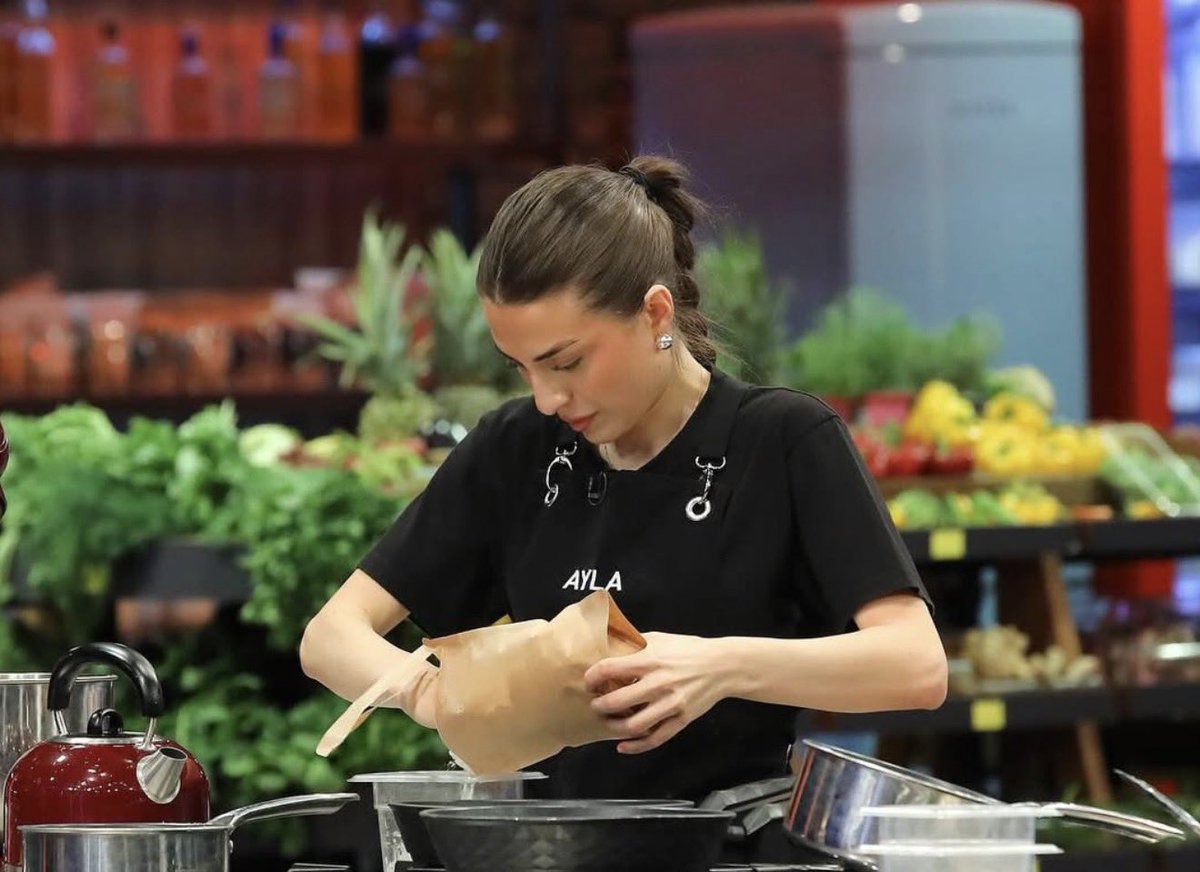 Masterchef’te bu akşam 1.bireysel dokunulmazlık oyununu kazanan yarışmacı Sezer oldu 🔥🔥🔥 1.elenme adayı Mert olurken 2.elenme adayı ise Ayla oldu. Sizce bu ikiliden biri elenir mi?💥 #MasterChefTürkiye #MasterChefTürkiye2025