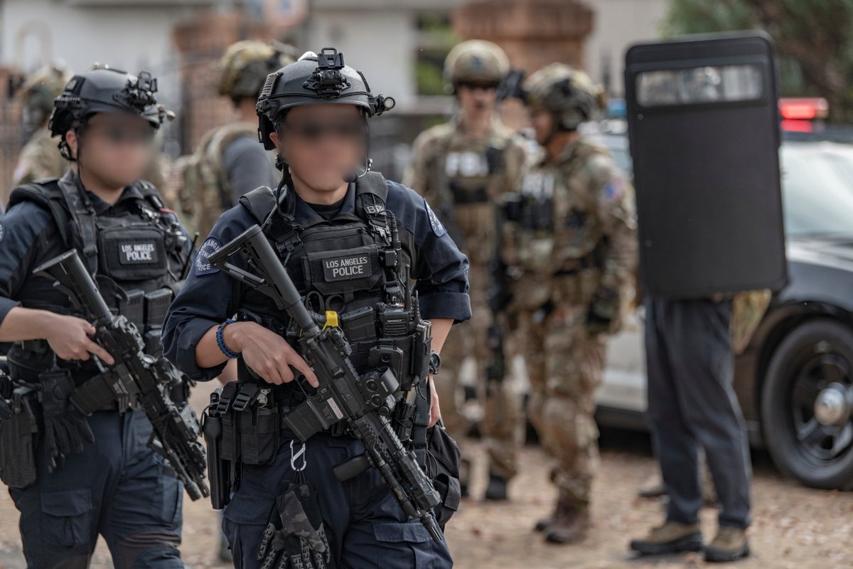 3Pct_Detective's tweet image. 参加者・運営の皆様お疲れさまでした。
今年もLAPDのSWATとユニフォームの二刀流で参加しておりましたが、最高のロケーションだった上にSWATが今年は4人になって大満足です。
来年は5マン1セルの編成も夢じゃないです！
Photos by @ina_r1z @keikei4580 
#LEConfidential7 #LECon7