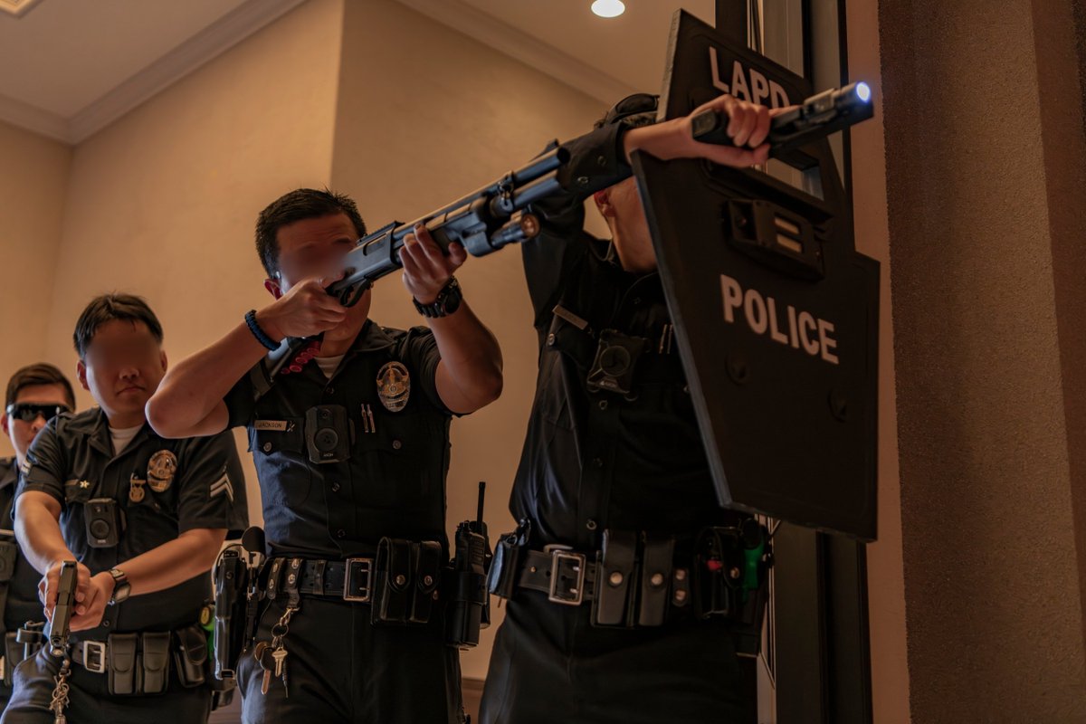 3Pct_Detective's tweet image. 参加者・運営の皆様お疲れさまでした。
今年もLAPDのSWATとユニフォームの二刀流で参加しておりましたが、最高のロケーションだった上にSWATが今年は4人になって大満足です。
来年は5マン1セルの編成も夢じゃないです！
Photos by @ina_r1z @keikei4580 
#LEConfidential7 #LECon7