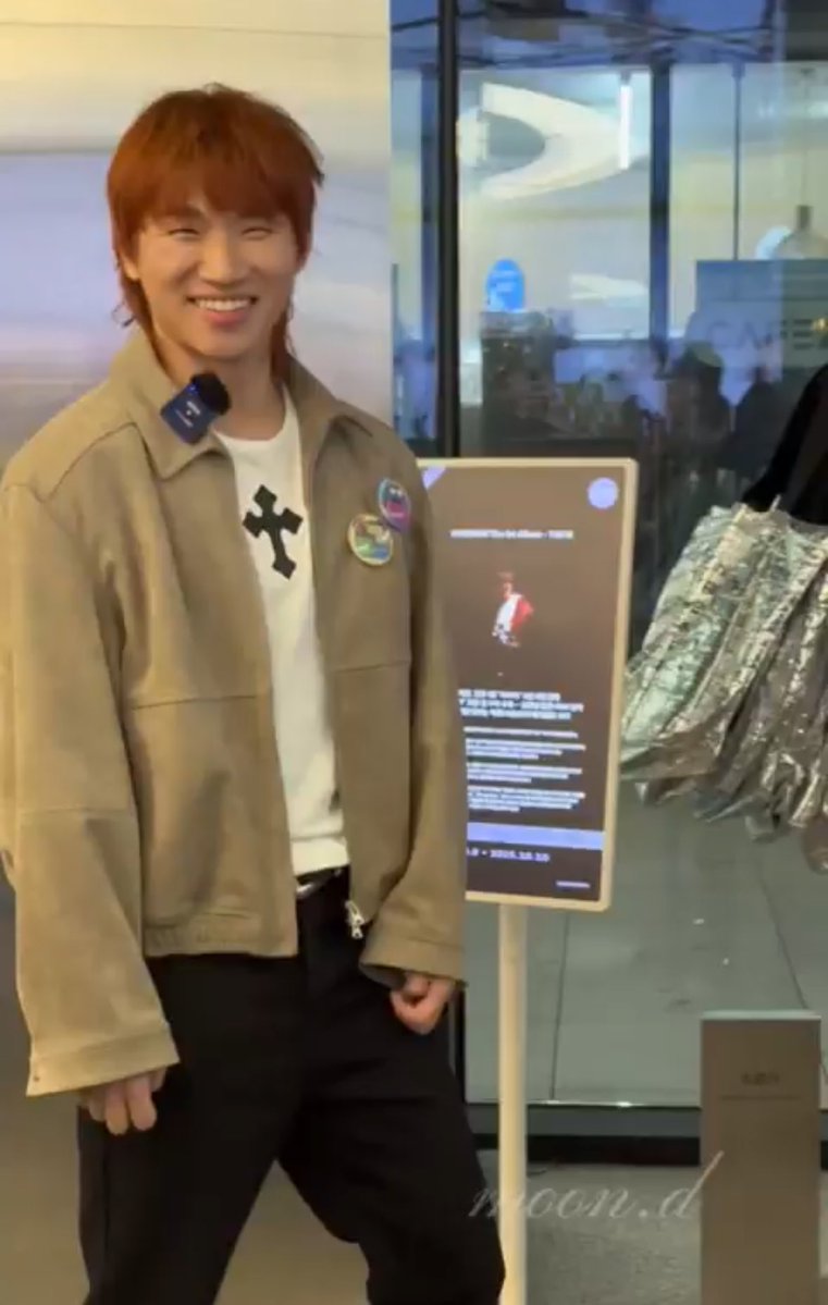 DAESUNGintl's tweet image. ❣️TODAY❣️

Congratulations to the fans who were selected to attend the KBS recording! And to the ones who already saw him out and about today 🥰

#대성 #DAESUNG #DLITE @d_lable