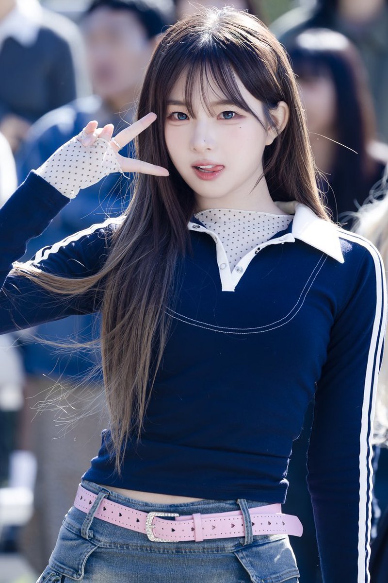 loopywav's tweet image. love the hair down she’s so pretty