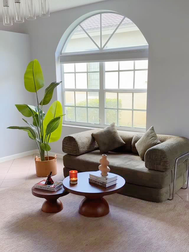 giratreeshop's tweet image. This solid wood round nesting table set of 2 serves as a coffee table, end table, or side table—ideal for small living rooms, bedrooms, apartments, or offices.☕

📸:@selenayazs
🛒 : tinyurl.com/y542v9ad

#interiordesign #homedecor #coffeetable #homedesign