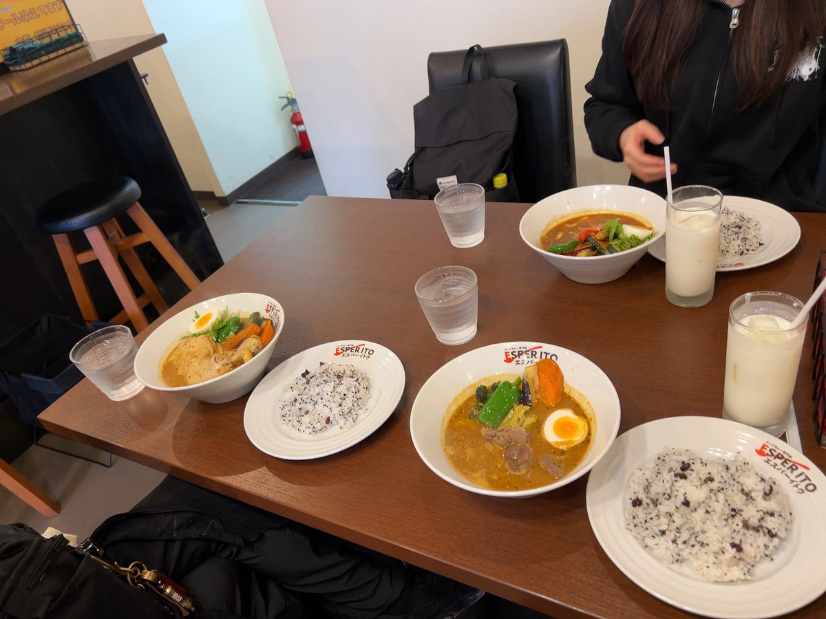 北海道3日間マジお疲れさまでした・・・†
今日、東京砂漠へ戻ります。最後の飯にMuffのeiくんに教えてもらったエスパーイトウへ。