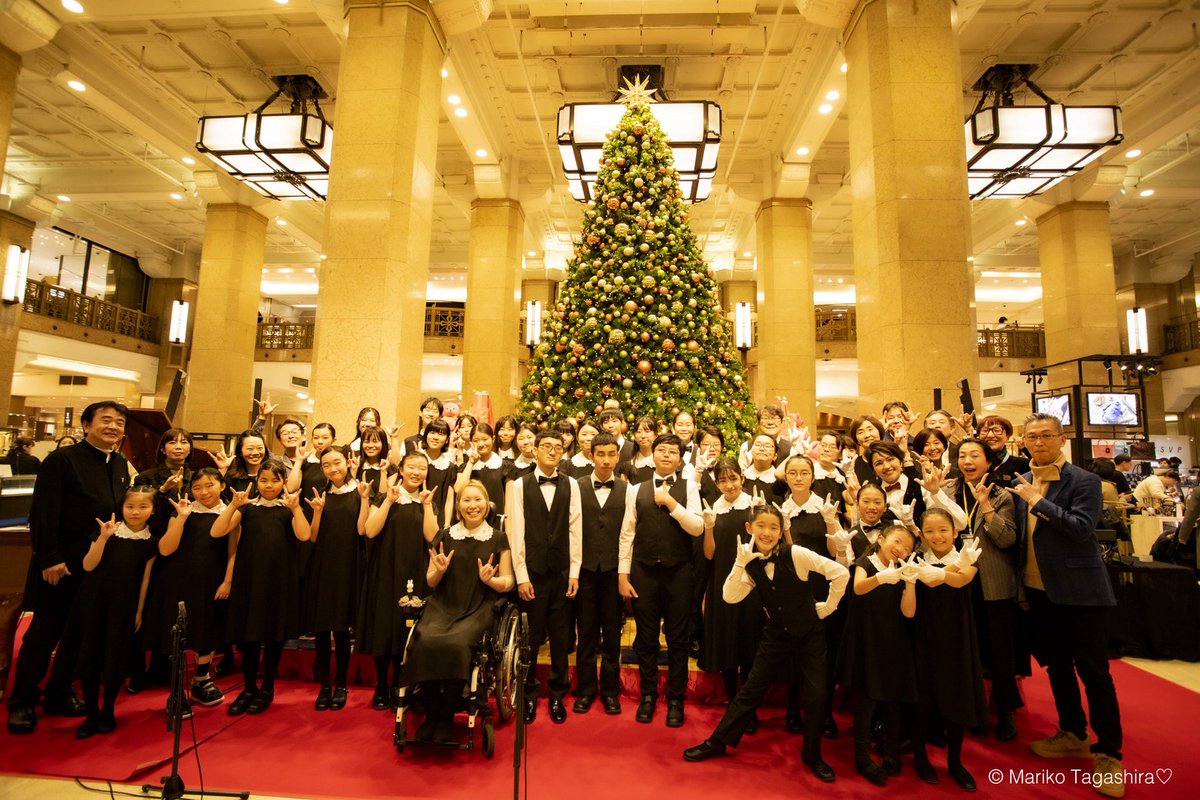 🎄✨ ホワイトハンドコーラスNIPPON
            クリスマスコンサート2025 ✨🎄
⸻
📅 日時
11月29日（土）
① 15:30〜16:00
② 17:00〜17:30
📍 会場
日本橋高島屋S.C. 本館1階 正面ホール
👥 定員
着席20名
※立ち見は自由にご覧いただけます。
💰 参加費 無料