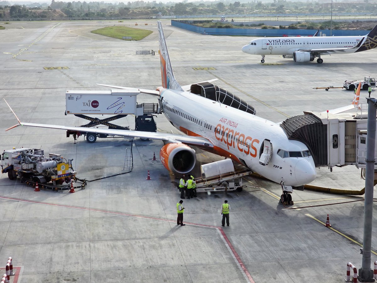 Vinamralongani's tweet image. Spotted old and new @AirIndiaX B737 parked side by side at Bengaluru Airport.
AIX is perhaps the only airline in the world that showcases the culture of a country on its tails. 
I like the new livery, but I know many still love the legacy design.
How about you ?
#AvGeek