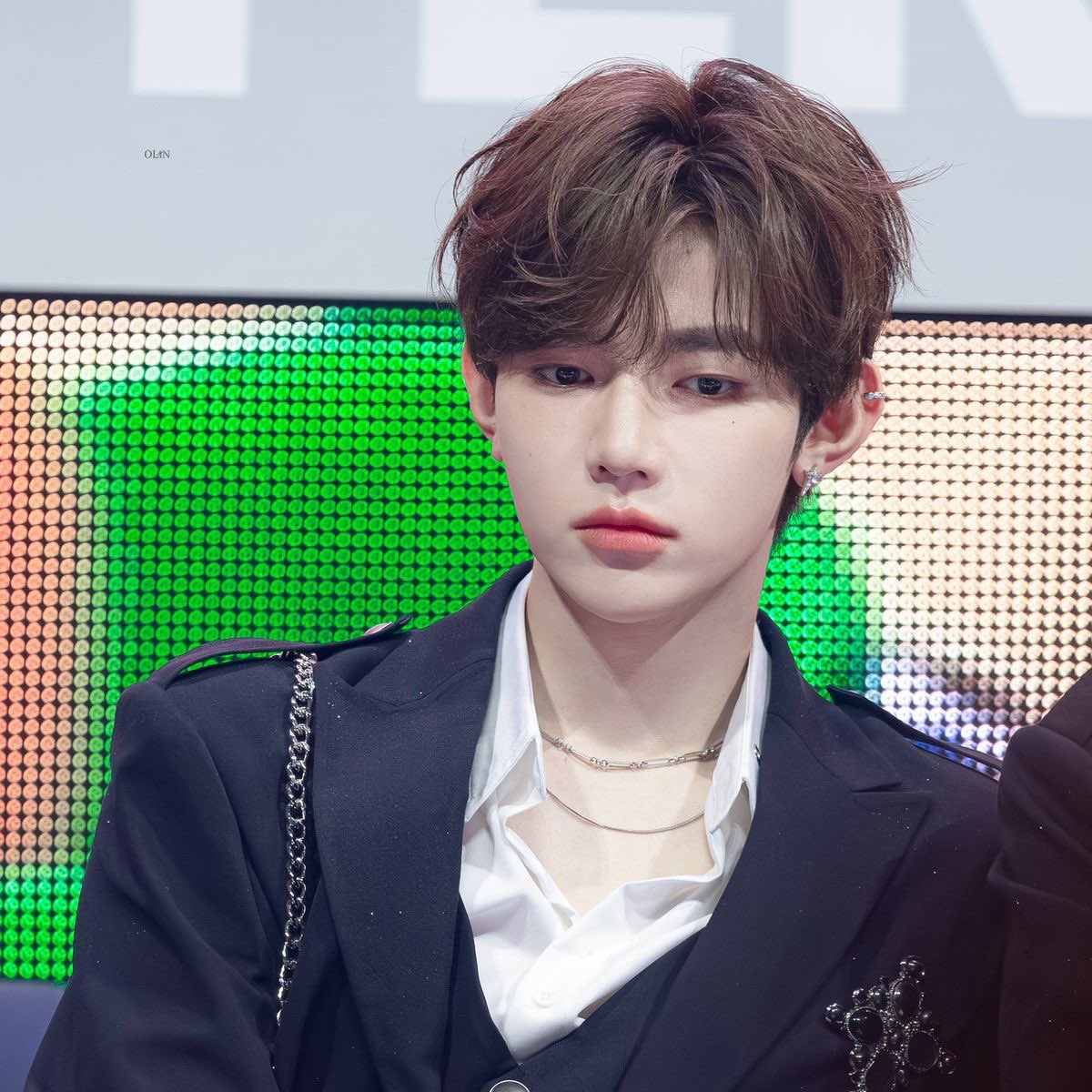 เห็นคนบอกว่านางเอกหน้าเหมือนน้องฮ่าว คือเหมือนจริงแก 55555555555 ที่บอกฮีหน้าเหมือนตุ๊กตา อนิเมะไม่เกินจริง