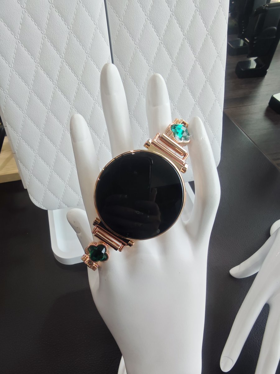 KellyGu299409's tweet image. Linwear Fashion Ladies smart watch-LA67, 1.32 inch Amoled HD display screen
⌚Sleek style,Timeless elegant -Stylish, Lightweight &amp;amp; Versatile!
✨7mm slim,24/7 health tracking and menstrual cycle reminders – designed just for her!
​#watch #smartwatch #amoled #fashion #ladies