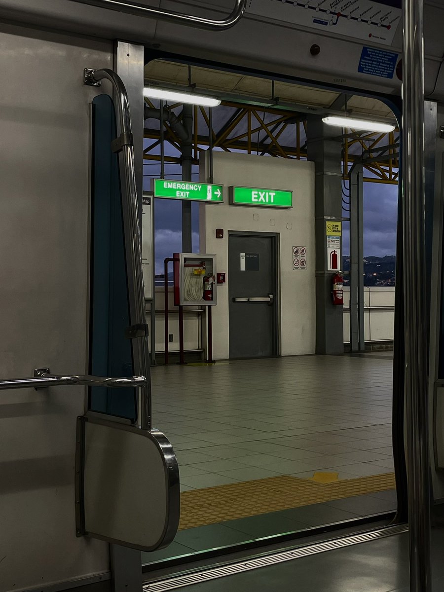 maakeoli's tweet image. soft comeback to studying #studytwt