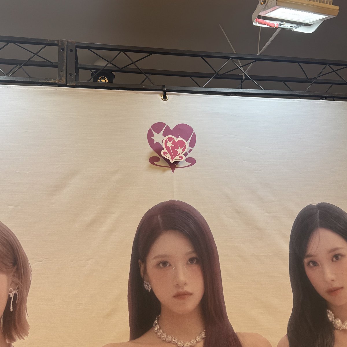 Lipbalm_Drop's tweet photo. 글고 그동안 적극적인 제보로 립밤 찾앗어툐 그래서 제가 잃어버린 장소 근처에 ㅋ 선물을 드랍~햇우니 관심 잇음 가져가세욜 양심껏 1인 1개. 다 보고 잇어. https://t.co/XBDamn8k98