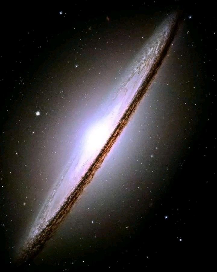 Madriles6211's tweet image. M104 Sombrero galaxy in Virgo constellation by Hubble telescope #NASA #JPL #Caltech
