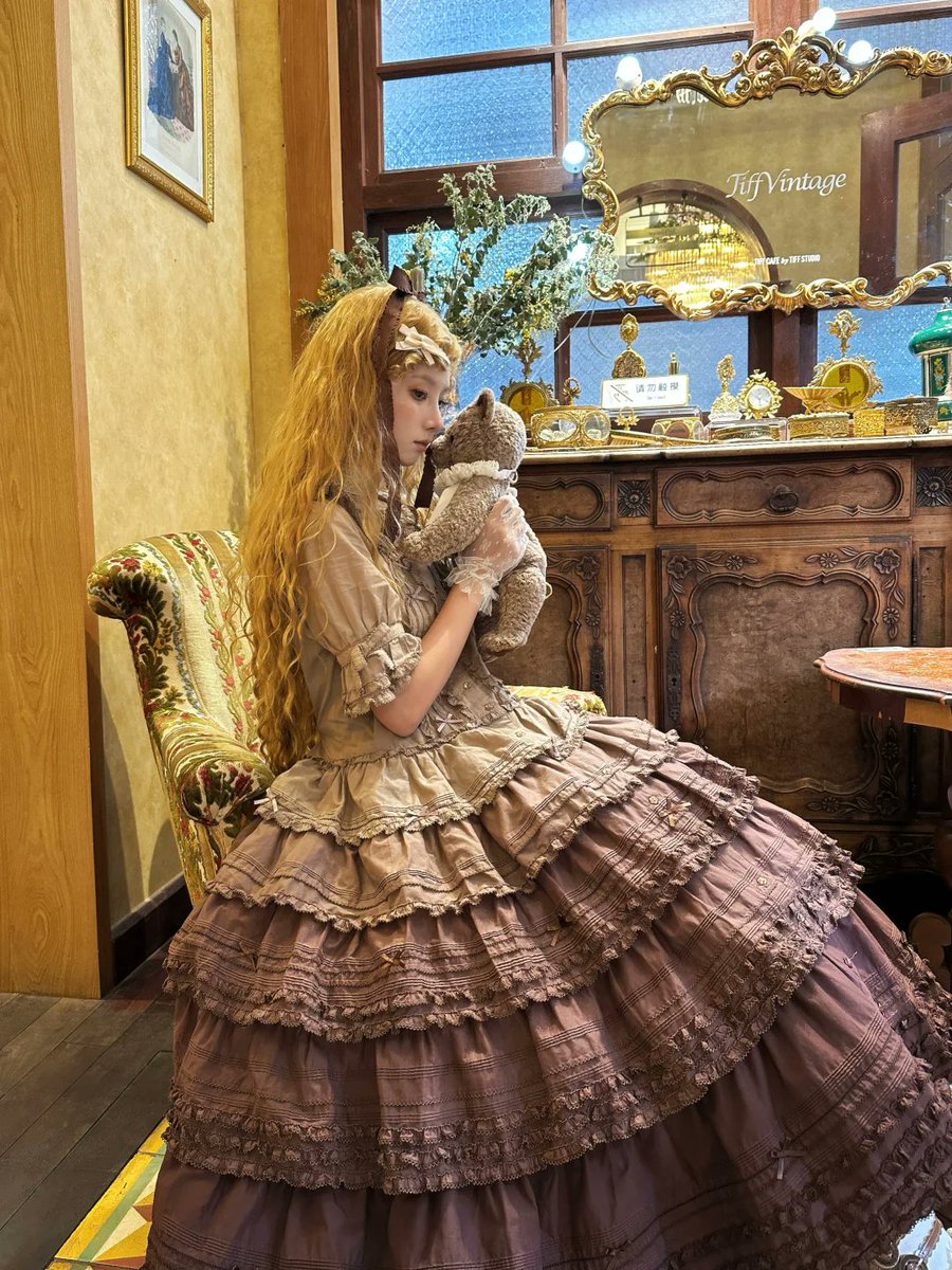 Roses on the Roof～ロリィタ＆クラシック【公式PR】 (@shiny5432