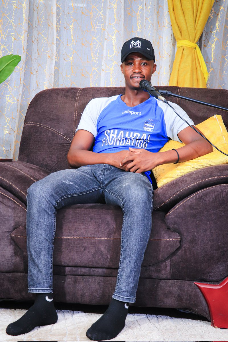 Tetapod's tweet photo. Onchiri pulled up. Episode loading… 🔥⚽ 
#tetapodcast #footballke #fkfnsl #footballpodcast https://t.co/lsZat48DE9