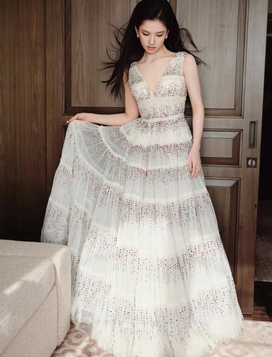 FunctionFu2858's tweet image. 太美了！全身都不出錯的一套造型
#ZhangJingyi #张婧仪