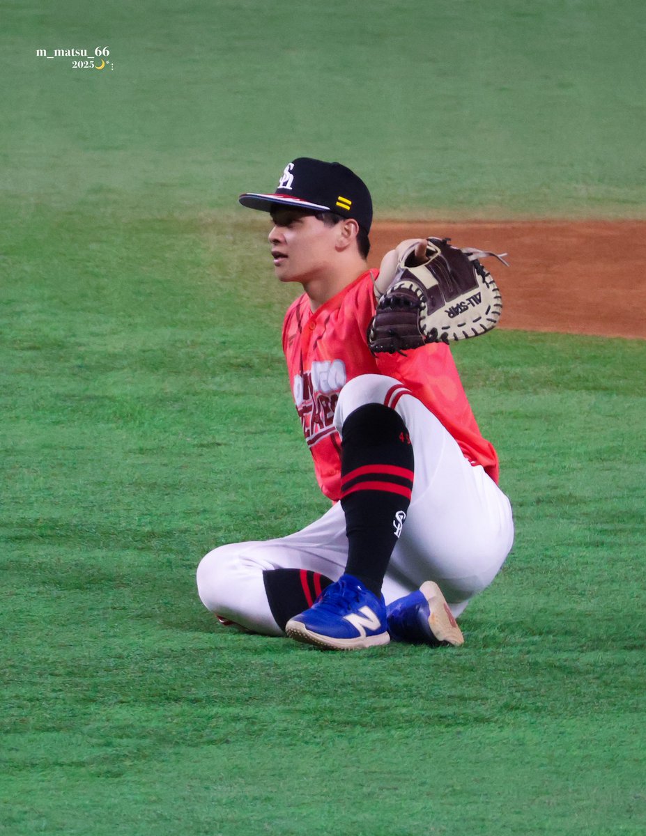 m_matsu_66's tweet image. 📍20251124  #バリタカ球宴

 監督！悪いのはファーストです！！
(たつるピンぼけしてます、すみません)

 #sbhawks  #谷川原健太  #柳町達