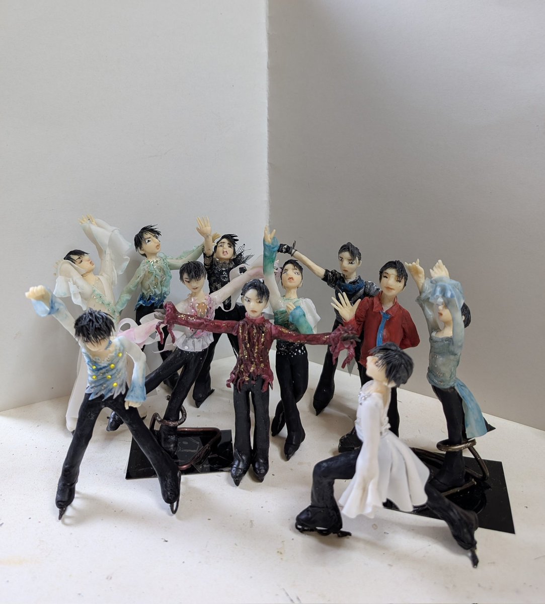 どんよりたまにしとしと
の鬱陶しい１日でしたが
西の空がうっすらオレンジ…明日は晴れるかな🤔

羽生くんの言葉の表現は
独特で面白いし凄く伝わる〜みんなでさすさす🩷
あったかいなぁ🤭

きょうのミニミニくんw
２人増えた😤
後３つ！(∩´∀｀)∩ﾜｰｲ
#羽生結弦
#RE_PRAY
#メンシプ