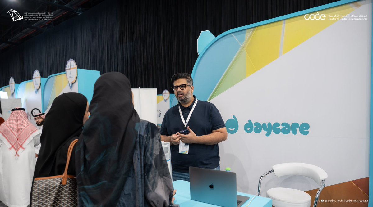 CODE_MCIT's tweet image. في ملتقى ومعرض #راد2025 تقدّم الشركات الناشئة المحتضنة في #كود
أبرز خدماتها وحلولها التقنية للزوار والمهتمين بالتقنية 💫