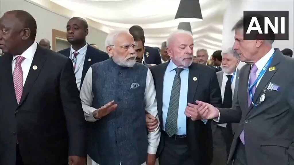 एक हिंदी नहीं बोल सकता दूसरा इंग्लिश नहीं बोल सकता फिर आपस में क्या बात कर रहे हैं??