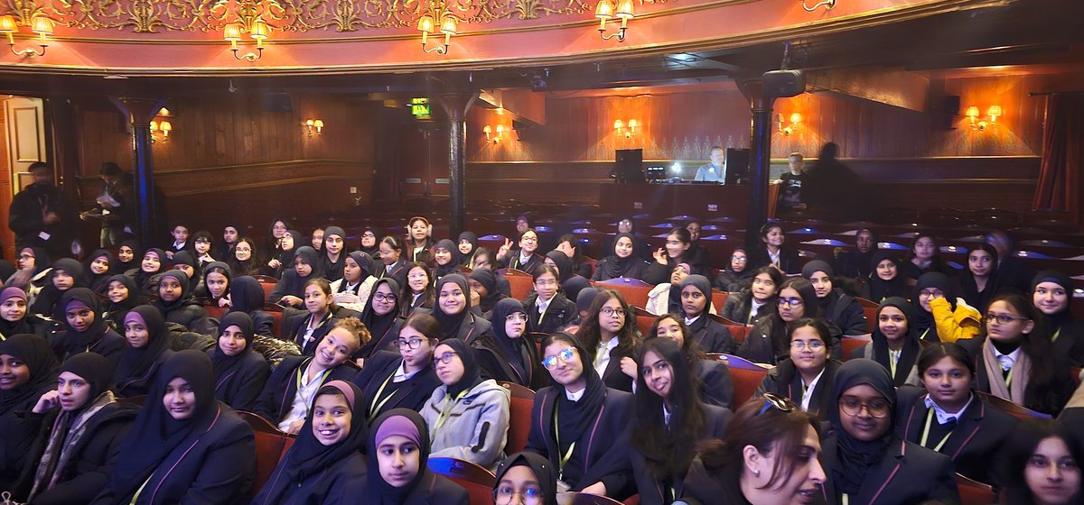 edengirlsWF's tweet image. Year 7 pupils settle down to watch Mama Goose @stratfordeast
#pantomime #culturalcapital