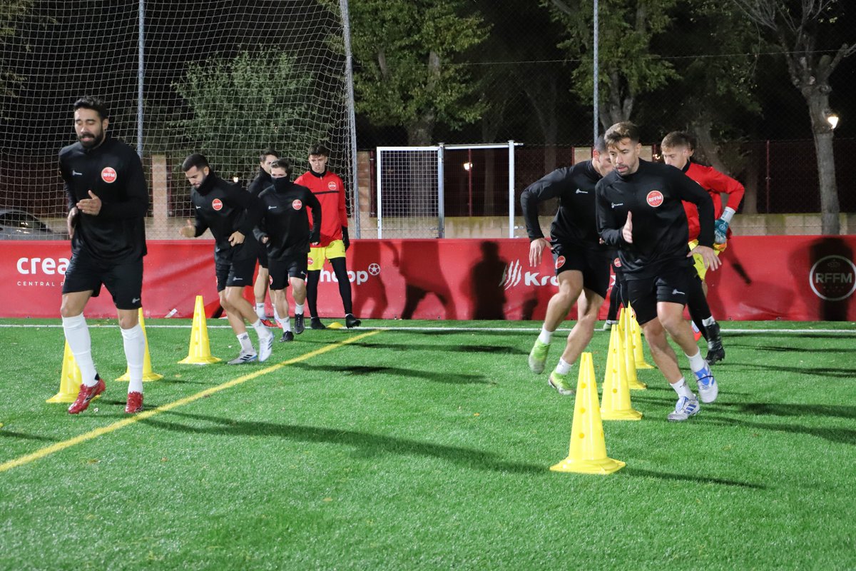 RFFM_oficial's tweet image. La selección 'Siete Estrellas' de Aficionados inició anoche en Cotorruelo su semana de competición de la primera fase de la Copa de las Regiones de la UEFA, en la que se medirá a Comunidad Valenciana y Cataluña.

El seleccionador Miguel Fernández trabajó la cohesión de grupo.