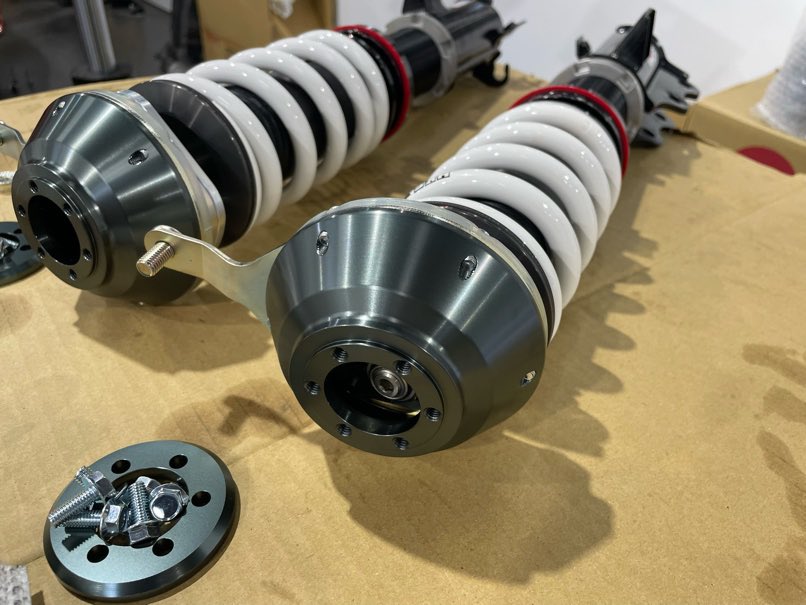 APITブログ更新🆙
ZC33Sスイフトスポーツ 
HKS HIPERMAX R 
&amp;APITオリジナルリアスプリング 
⬇️⬇️⬇️
apit-autobacs.com/community/entr…