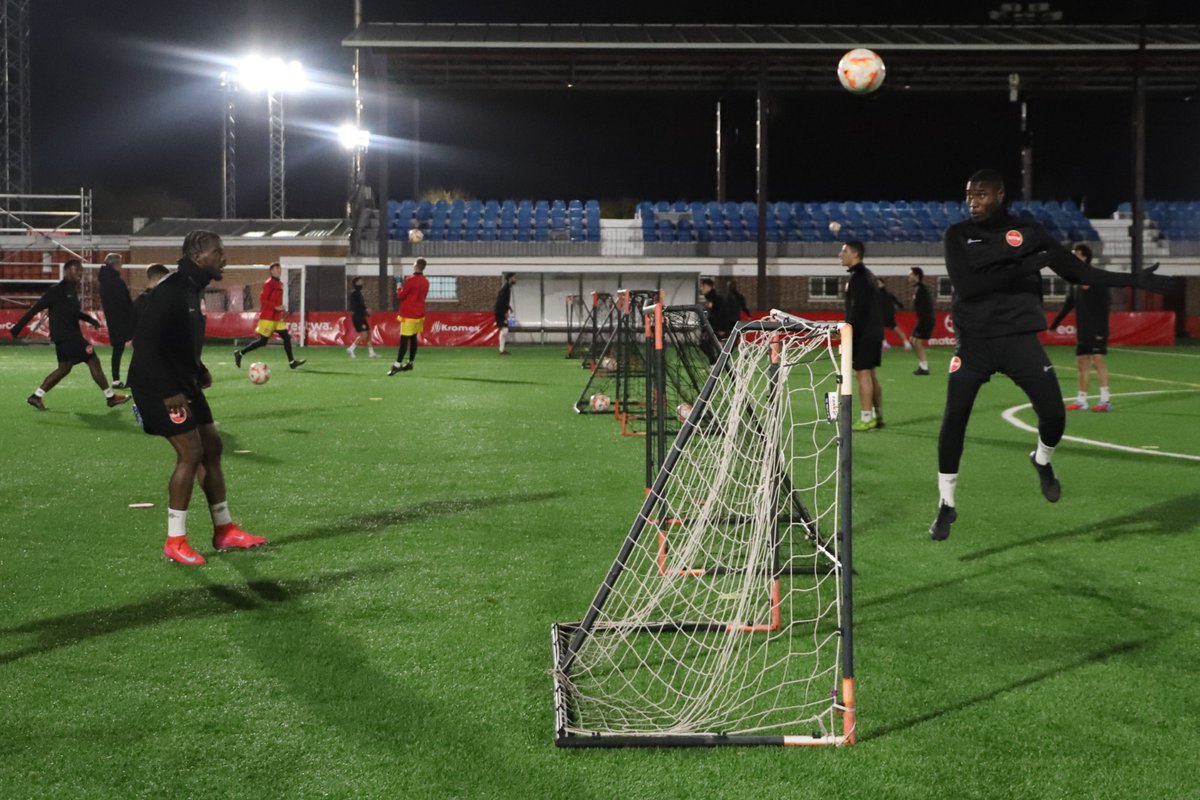 RFFM_oficial's tweet image. La selección 'Siete Estrellas' de Aficionados inició anoche en Cotorruelo su semana de competición de la primera fase de la Copa de las Regiones de la UEFA, en la que se medirá a Comunidad Valenciana y Cataluña.

El seleccionador Miguel Fernández trabajó la cohesión de grupo.